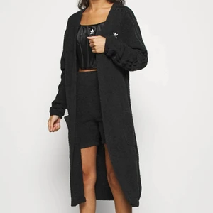 Teddy Adidas kofta ❤️‍🔥 - Sååååå fin kofta från adidas i Teddy material. Svår att få tag på! Storlek XS men passar S-M också. 