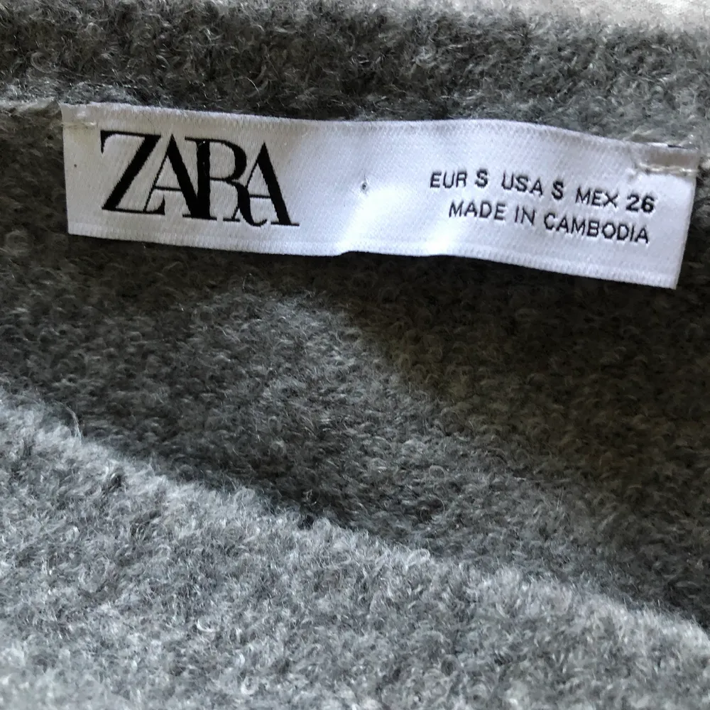 klänning från Zara i supermjukt stickat material. Storlek S ❤️‍🔥. Klänningar.
