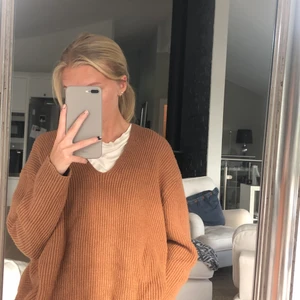 Stickad tröja - Brun stickad tröja från mango, jättemysigt material, priset kan diskuteras 