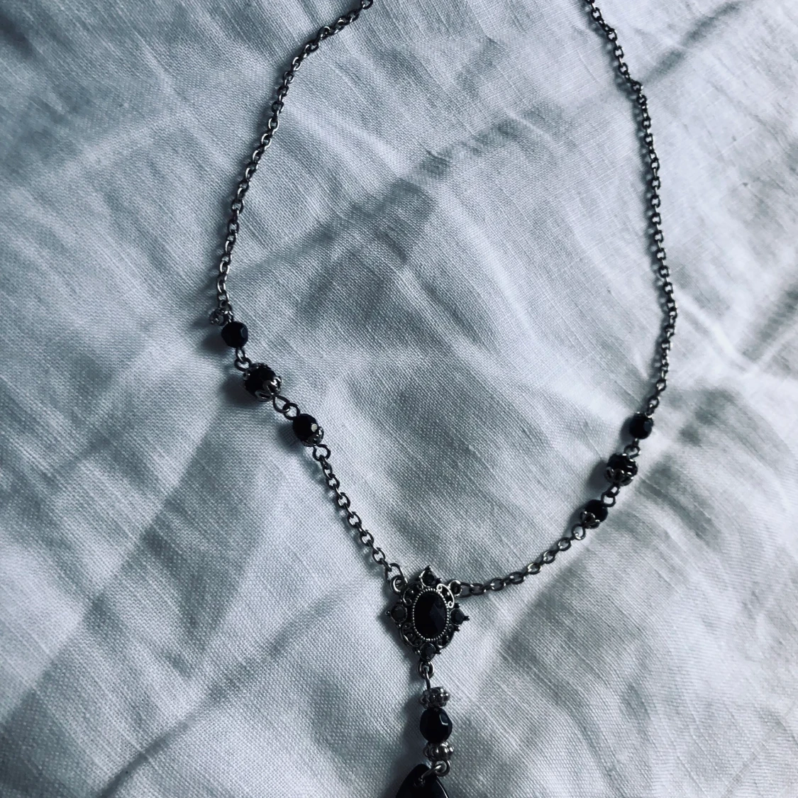 Silverfärgat halsband