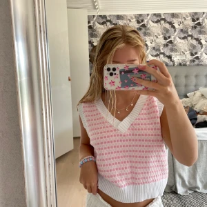 Väst från stradivarius - Säljer min jättefina väst från stradivarius eftersom den inte kommer till användning💓 nypris 249kr💓💓