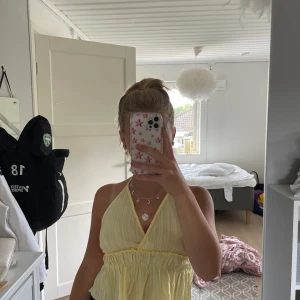 Gul topp - Jättegullig topp för bra pris som inte kommer till användning💓 