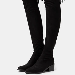 Steve Madden Geradine - Säljer mina stövlar, de används aldrig eftersom de är för små för mig. Varan är ny i originalförpackning. Ny pris: 1300-1400 kr, mitt pris 900kr. Storlek: 37. #gerardine #stovlar #longboots #stevemadden