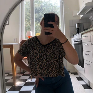 Leopard tröja  - En cropped leopardmönstrad topp! ❤️