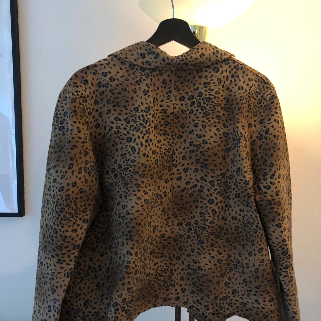 Tunnare jacka i leopardmönster - 90