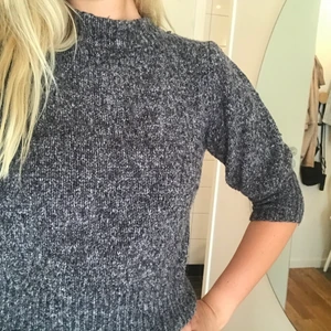 Stickad tröja - Stickad tröja med korta armar, superfin men kommer ej till användning🌸 från Nakd storlek S