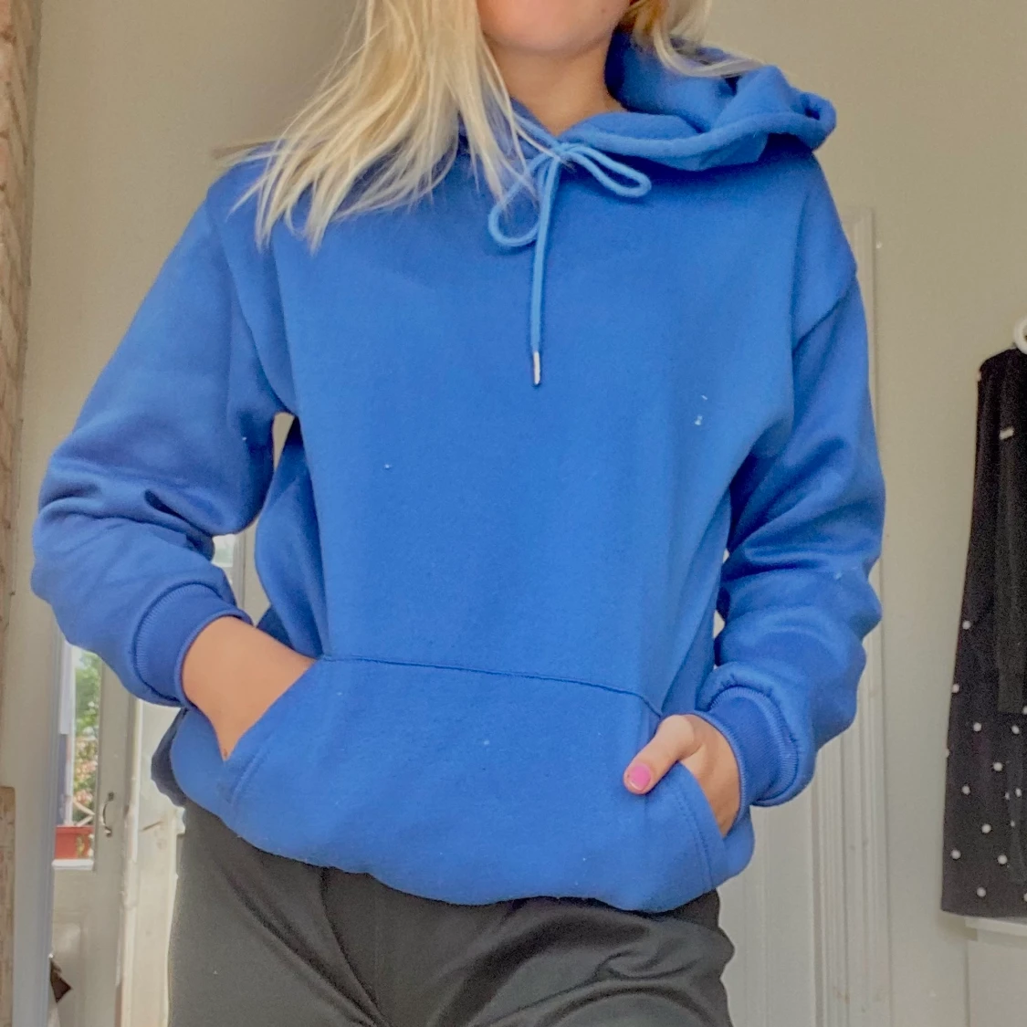 Blå hoodie