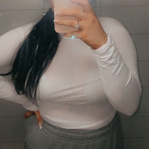 Vit polotröja  - Super skön vit polotröja i stl M💗 priset går att diskutera 