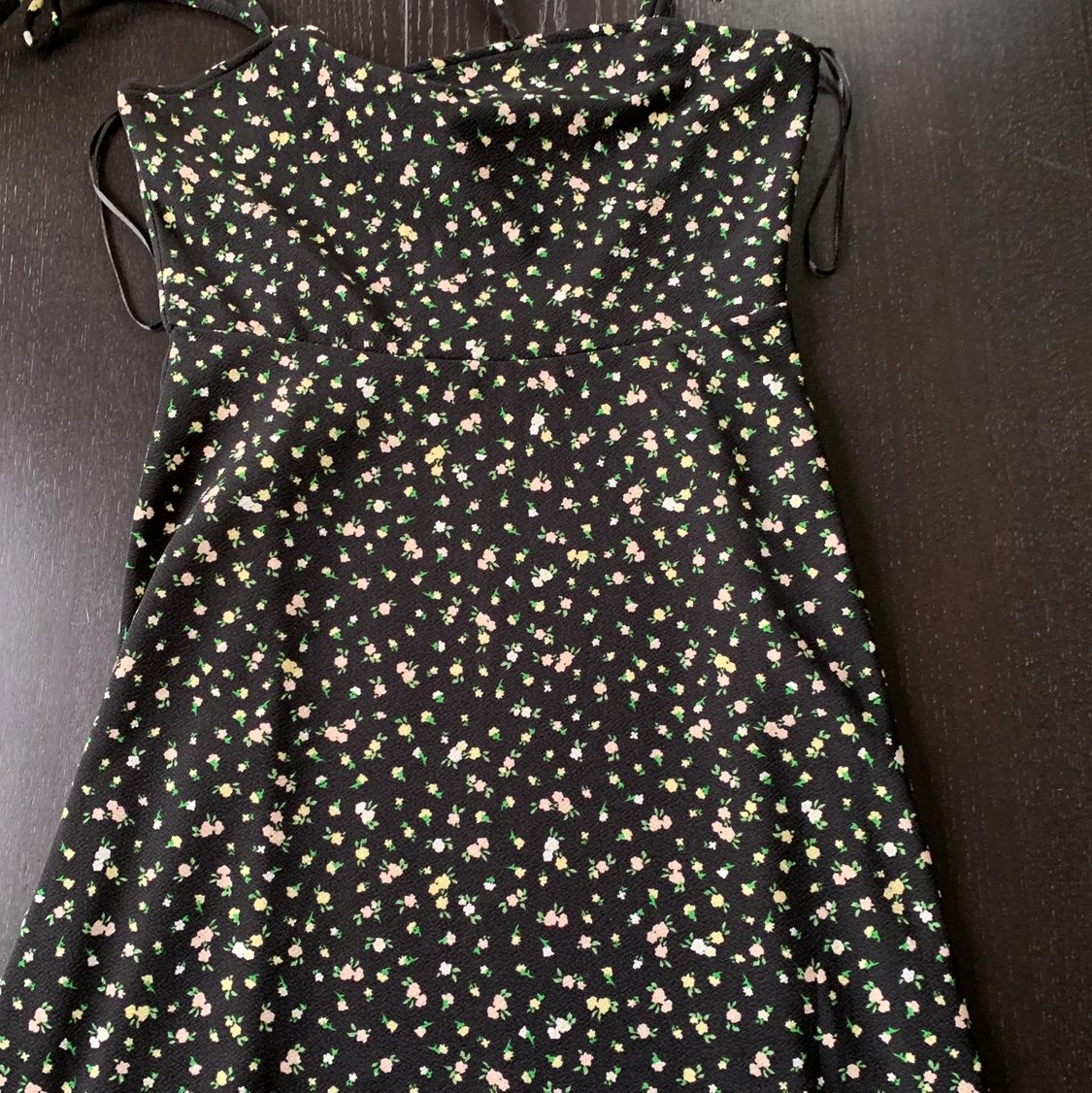 Blommig klänning strl S