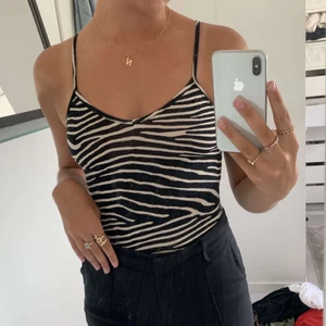 Zebra body  - Helt ny zebra body från hm! Aldrig använd och jättefin! St XS men passar S/M