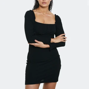 Klänning  - Helt ny aldrig använd super fin klänning i storlek L men passar mig som bär S/M