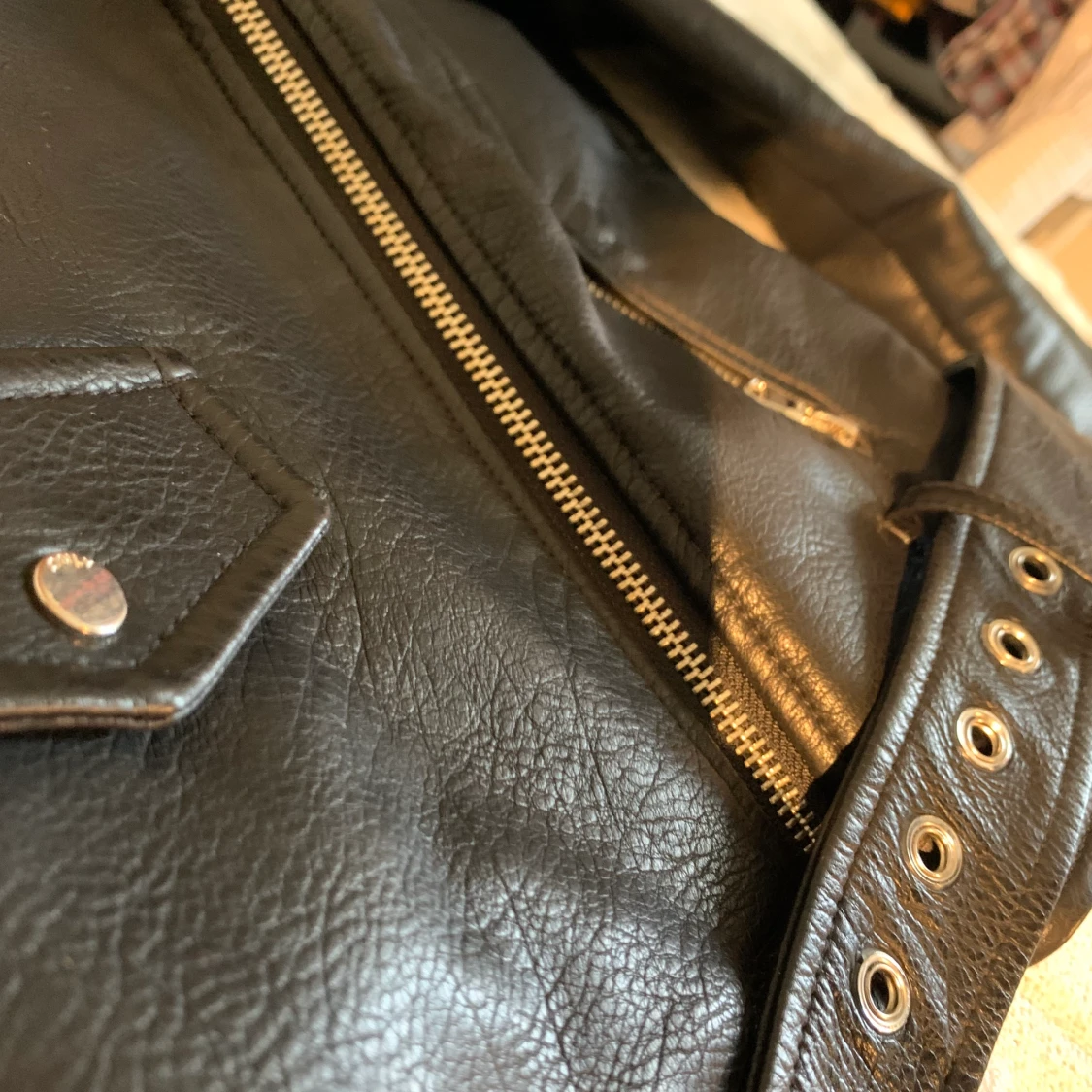 Svart fakeskinnjacka - 91