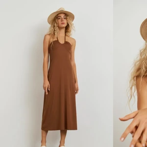 Halterneck Klänning  - Säljer denna halterneck klänning från ginatricot i XS som endast är använd en gång.