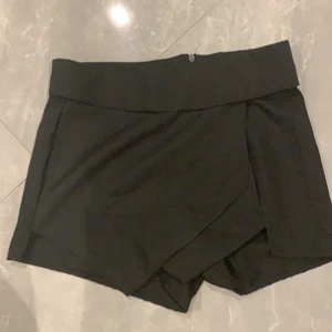 Svart shorts  - Svarta fina shorts 