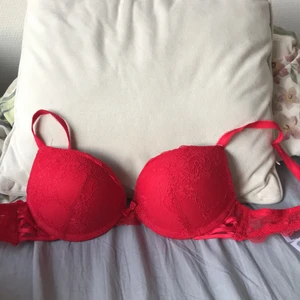 Bh - Push up Bh som är köpt för ett tag sen men aldrig använt den!