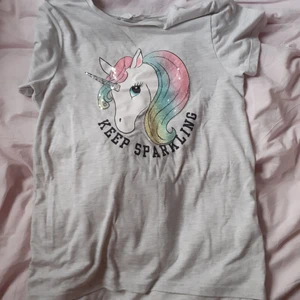T-shirt - En enhörningar T-shirt. Har använt ca 5