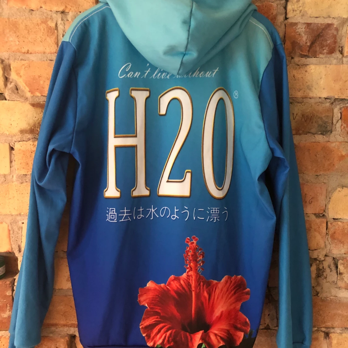 H2O hoodie! Använd 1 gång - 90