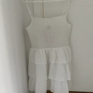 Klänning från Marks and Spencer - Helt ny klänning från M&S. Storleken är till för 13-14 åringar, men passar helt klart en XS-S