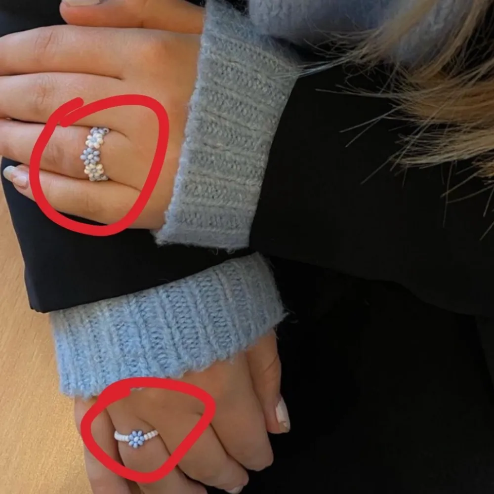 Pärlringar! Säljer båda dessa ringar som jag köpt från något företag på instagram! 25kr/st🦋 eller båda 2 för 45kr!. Accessoarer.