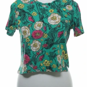 Söker Monki blus/klänning - Söker monki blus eller klänning, byxor eller kavaj  i detta mönster i storl xs, medium eller small