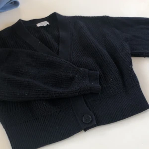 & Other stories kofta - Kofta från & other stories! Använd några gånger men är fortfarande i väldigt bra skick! Strl S.