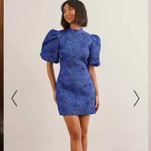 NA-KD klänning  - Slutsåld klänning från Margaux Dietz x NA-KD❤️‍🔥❤️‍🔥 helt oanvänd med lapp kvar, endast testad. Köpt för 599kr, vid flera intresserade blir det budgivning 