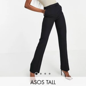 Kostymbyxor  - Asos tall kostymbyxor! Använda ett fåtal gånger men inte särkilt mycket och i väldigt bra skick! Skriv privat för egna bilder!!☺️ frakt tillkommer!