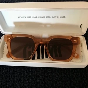 Chimi 04 Peach - Chimi eyeweare, färgen peach black, fint skick! Hör av er vid frågor och intresse, svarar så snabbt jag kan👊🏽💓❗️INTRESSEKOLL❗️