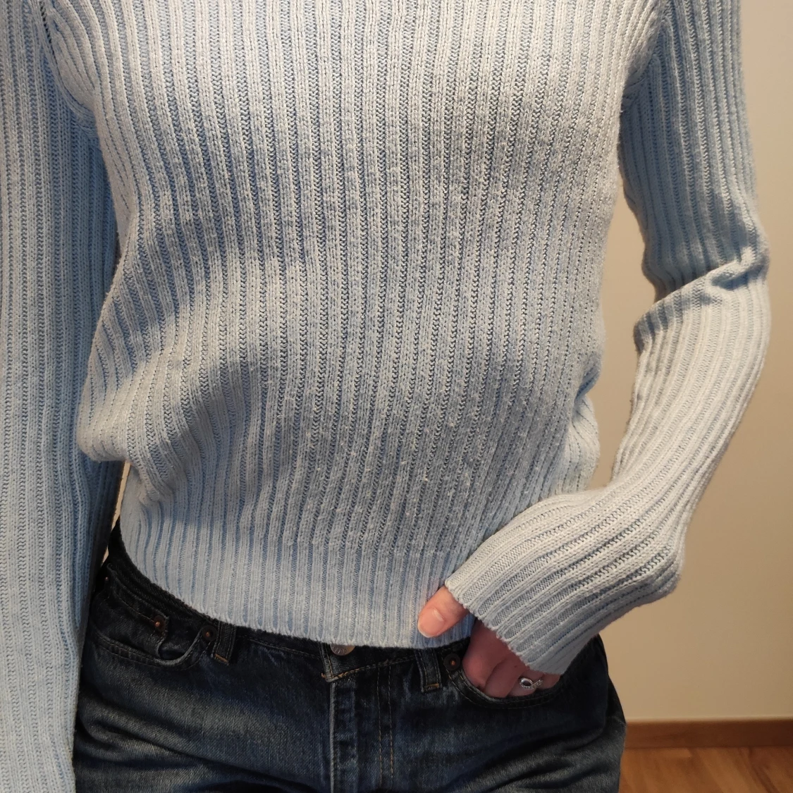 Ljusblå stickad tröja