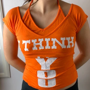 Cool y2k topp - Y2k topp med coolt tryck och lager bala bla fin osv 👍 bra skick också ! 