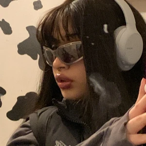 Y2k solglasögon  - bra skick änvänt ba ett par gånger skriv om intresse<3