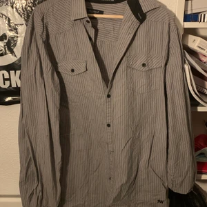 Randig skjorta  - Randig skjorta