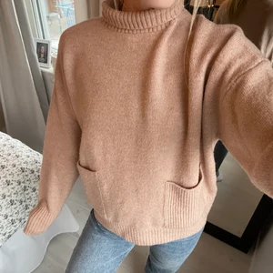 Stickad tröja - Fin stickad tröja i rosa/beige färg❤️‍🔥