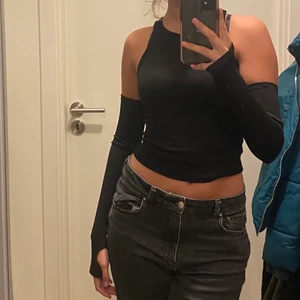 Armvärmare från H&M storlek S - Snygga och trendiga svarta armvärmare från H&M i storlek S. Oanvända. Slutsålda i storlek XS-M