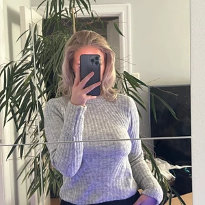 Stickad tröja - Använd fåtal gånger, nypris 249, storlek S