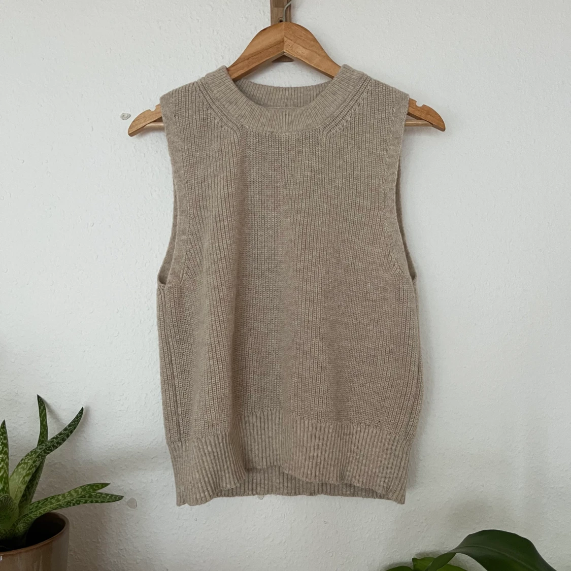 Beige, Stickad Väst