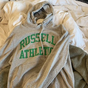 Russel athletic hoodie - Bra skick! 🤝 hör av er om fler bilder vid intresse 