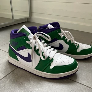 Nike jordans - Jättefina jordans som tyvärr är för stora för mig, inte använda så mycket eftersom dom är så stora men älskar dom!! 