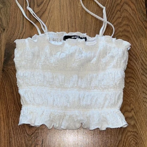 Linne från bikbok  - Vitt linne från bikbok storlek xs 