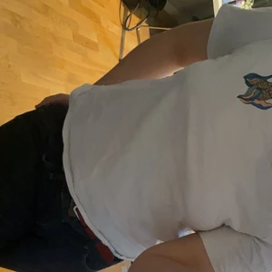 Tröja med tryck - Cool tröja med ett färgglatt tryck!! Den är från monki och är i bra skick. Storlek M men passar S också🤍