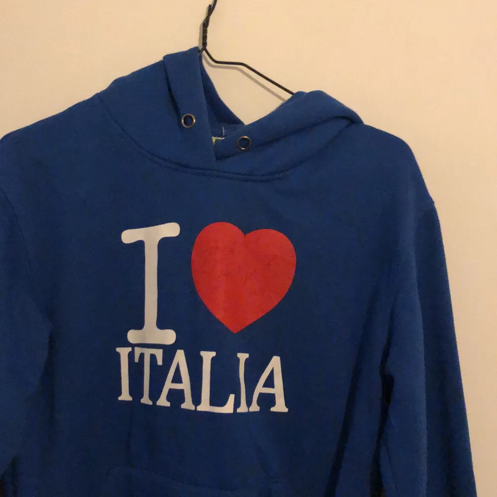 fet vintage i love italia hoodie i storlek m, köparen står för frakt 💚. Hoodies.