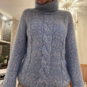 Knitwear - Denna stickade tjocktröjan från Asos! Jättefin men lite liten för mig, endast använd 1 gång! 300kr inkl frakt! STICKS INTE ALLS