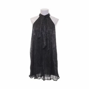 glittrig zara klänning - Säljer denna super super fina glittriga klänning ifrån zara. Den är i storlek M men passar mig som brukar ha xs/s 🙌🏼🙌🏼🙌🏼 Bara att kontakta om ni har frågor eller vill ha fler bilder många intresserade, köp dirket för 250ke