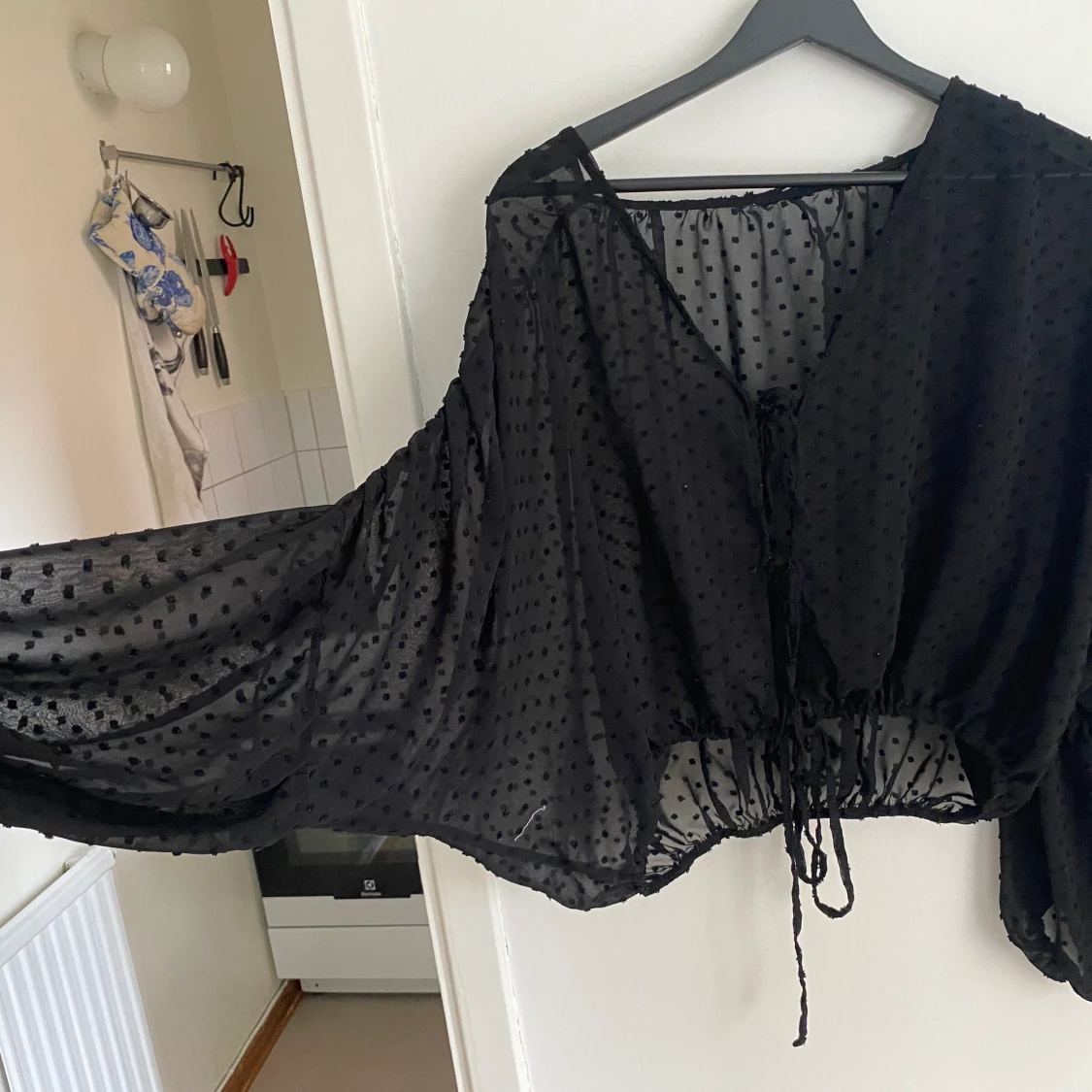 Svart prickig blus / topp  - 90
