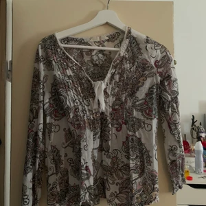 Odd Molly blus - Söt odd Molly blus i stl 1, passar en xs/s. Kom med prisförslag.