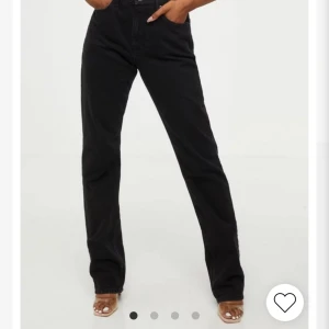 Svarta Jeans Nelly strlk 36 - Snygga clean jeans från Nelyy till ett pris du inte får billigare