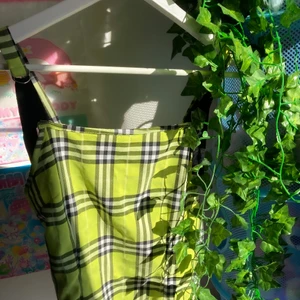 Grön top - Grön rutig top i storlek M♥️ köparen står för frakt♥️