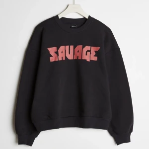 Tröja från Gina tricot  - Otroligt skön tröja från Gina tricot, säljs då den inte används av mig längre. Tröjan är i storlek M 🥰