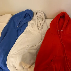 Hoodies weekday - Säljer tre weekday hoodies. Köpt för 300kr styck. Oversized 