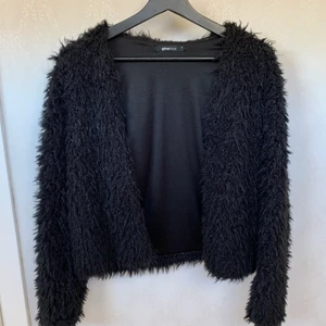 Fluffig kofta - Aldrig använd. Köparen står för frakt!